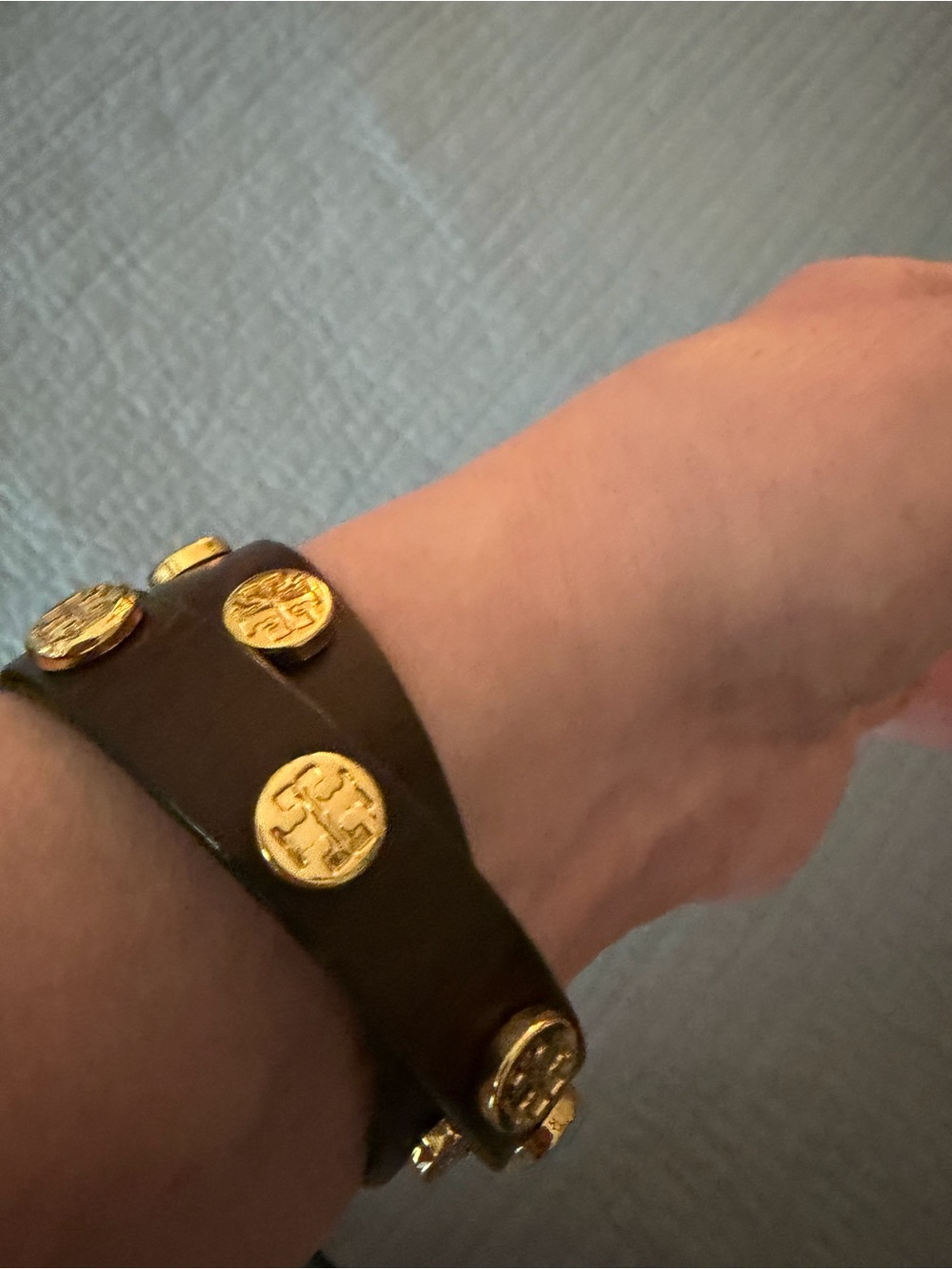 Tory Burch Brown Leather Double Wrap Bracelet with Gold Studs - Picture 4 of 7
